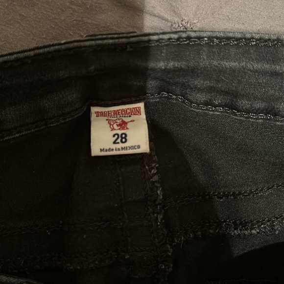 True Religion Jeans. Size 28. Skinny Type but fit wider hips as well. - Picture 3 of 6